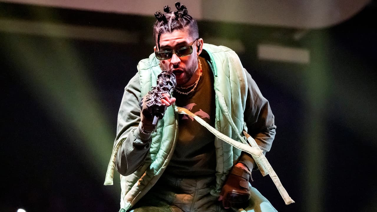 El intérprete de la polémica canción 
<i>Estamos Clear</i> hizo que los asistentes se olvidaran de las bajas temperaturas la noche del jueves.