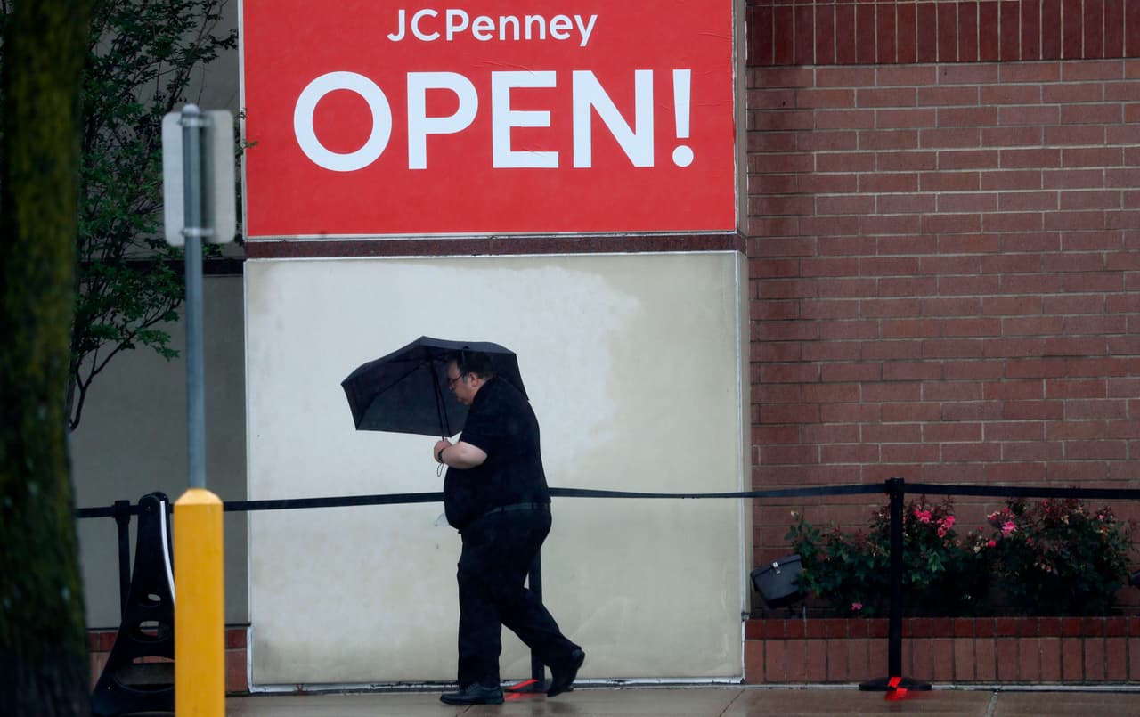 Si bien la empresa reabrió 500 tiendas luego de que se relajaran las medidas de prevención de contagios del coronavirus, el impacto del cierre de tres meses, agravó la crisis por las ventas que atravesaba la empresa antes de la pandemia.