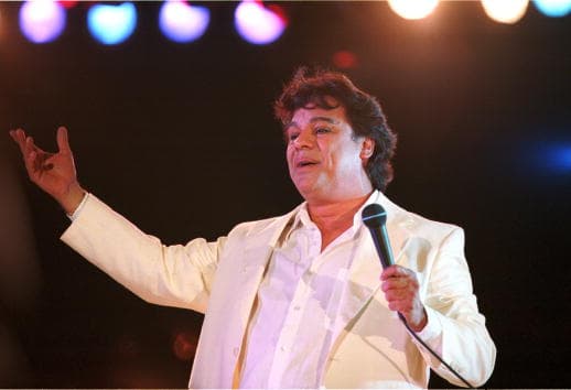 Ya en diciembre de 2018, cuando Juan Gabriel no reapareció, Joaquín Muñoz volvió a la carga e insistió en que el cantante sí volvería a encontrarse con su gente, pero el 7 de enero de 2019.