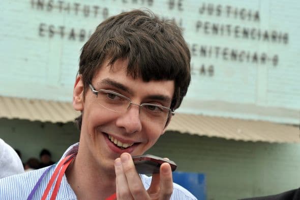 Damian Delporte, de 26 años, fue liberado de una cárcel peruana tras ocho meses de encarcelamiento, acusado de tráfico de drogas junto con su novia Nathalie, de origen peruano.