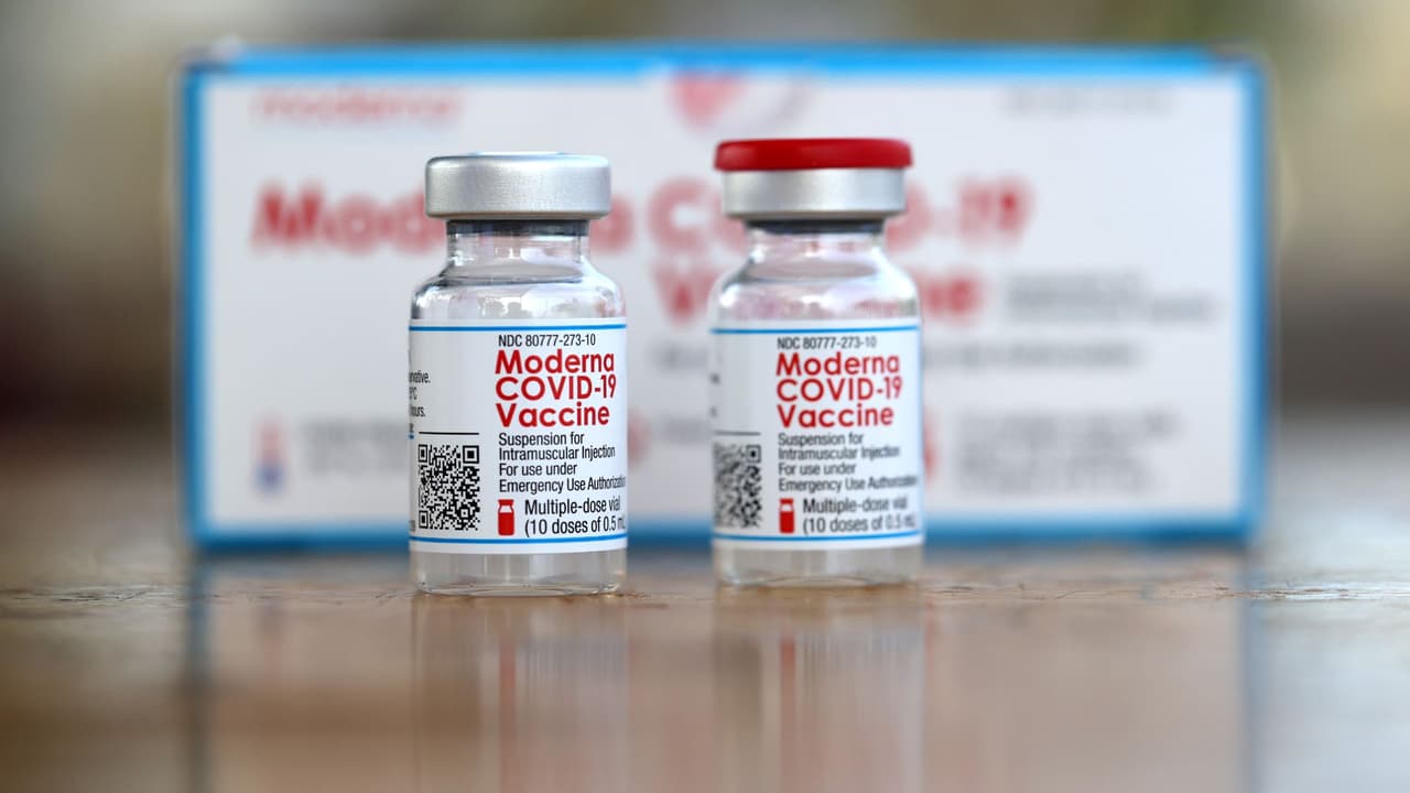 Retiran cargos a doctor que fue acusado de robarse nueve dosis de la vacuna contra el covid-19