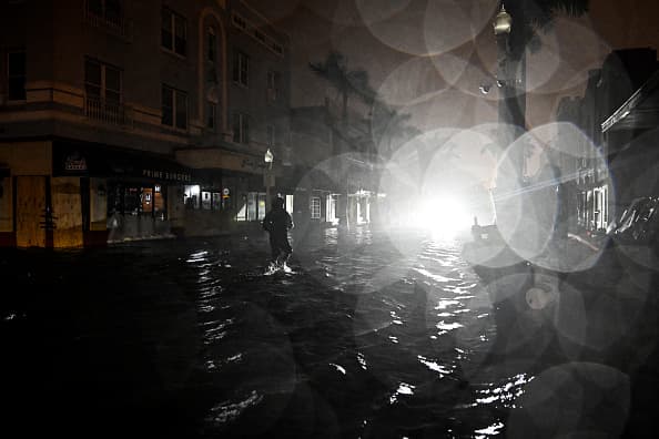 Fort Myers sufrió copiosas inundaciones al encontrarse en la trayectoria de marejadas ciclónicas potencialmente letales.