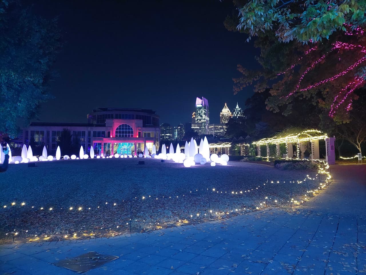 En total se requieren aproximadamente un millón de luces.