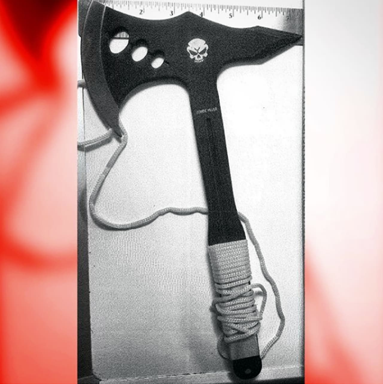 <b>10. Un hacha de hielo.</b> “Si metes a tu asesino de zombies adornado con calaveras espeluznantes en tu bolso de mano, tu viaje a través de nuestro punto de control podría desmoronarse”,
<a href="https://www.instagram.com/p/Bjs0Hu5ndJk/?utm_source=ig_web_copy_link" target="_blank">se lee un post en Instagram de la Administración de Seguridad en el Transporte</a> (TSA, por sus siglas en inglés) de junio de 2018. Fue descubierta en el Aeropuerto Internacional de O’hare de Chicago.