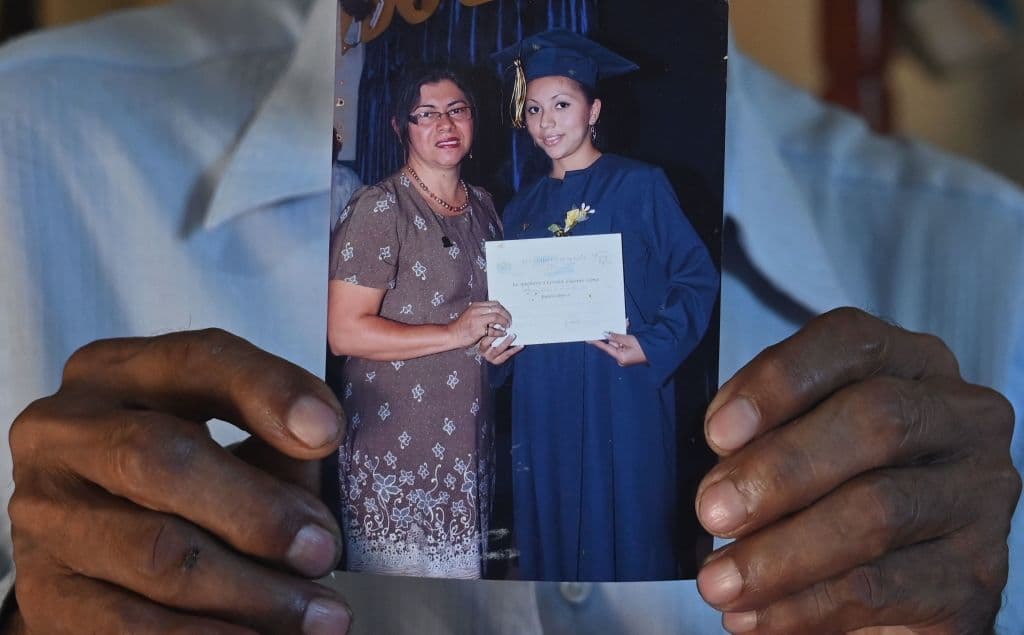 "Dejó las huellas de sangre en la puerta": los gritos de su última víctima delataron al expolicía asesino en serie de El Salvador