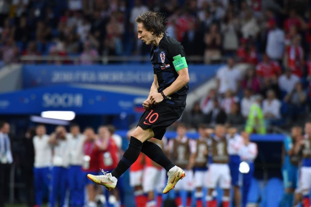 La celebración fue intensa por parte de Croacia pues luego de tres turnos para ambos equipos estaba arriba por un tanto, lo que le permitía soñar de no fallar más.