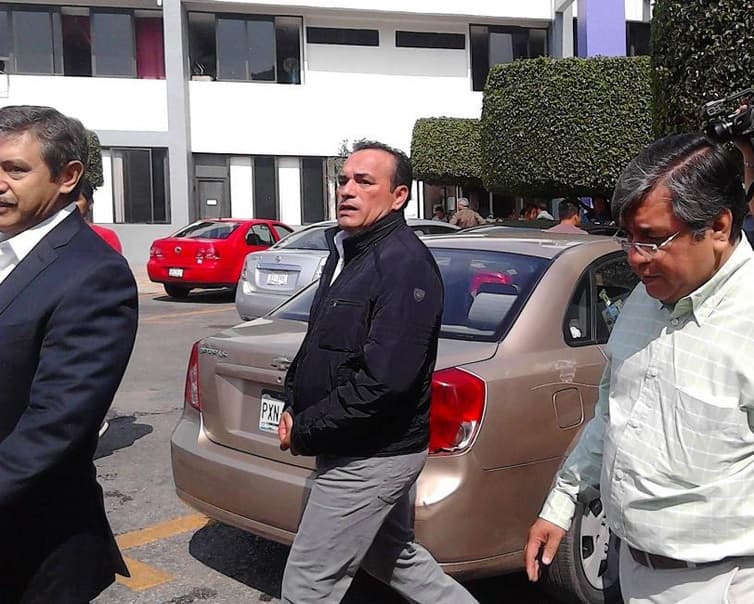 En mayo del año pasado aparecieron unas narcomantas en un puente vehicular de la autopista México-Cuernavaca, en ellas también se hizo alusión a Federico, señalándolo como parte de un grupo delictivo. Tras este suceso fue citado a declarar ante las autoridades del estado de Morelos.