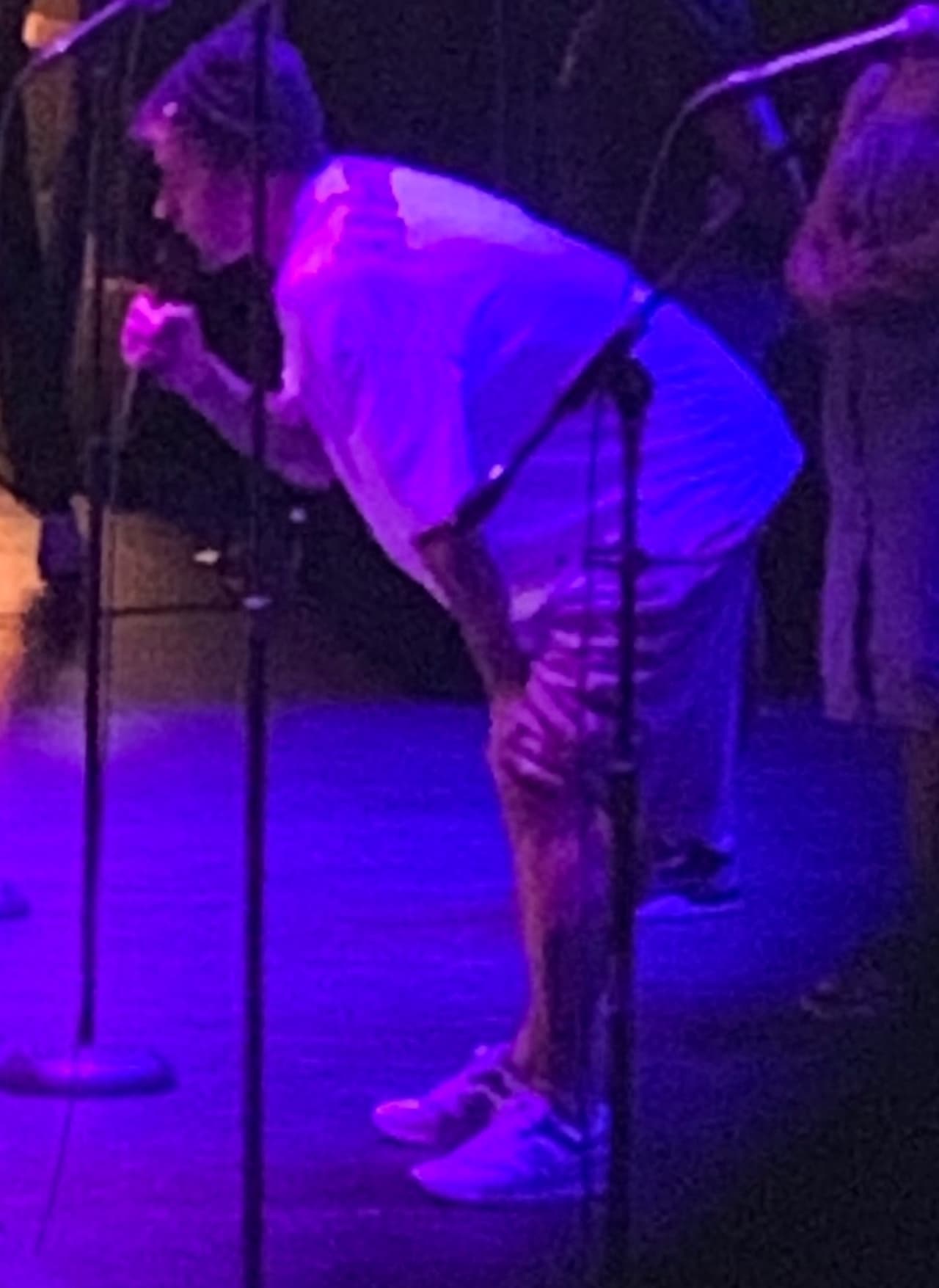 El acercamiento que Justin ha tenido con 
<b><a href="https://www.univision.com/famosos/solo-oracion-no-justin-bieber-le-regalo-mas-que-fe-a-un-desamparado-en-miami-fotos" target="_blank">su lado espiritual </a></b>también quedó demostrado la semana pasada cuando asistió a un servicio religioso en una iglesia de Beverly Hills (foto).