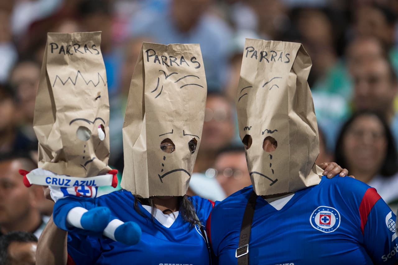 Los aficionados celestes no aguantaron otro ridículo. Santos los venció 2-0 y La Máquina se ubica en la parte baja de la tabla general.