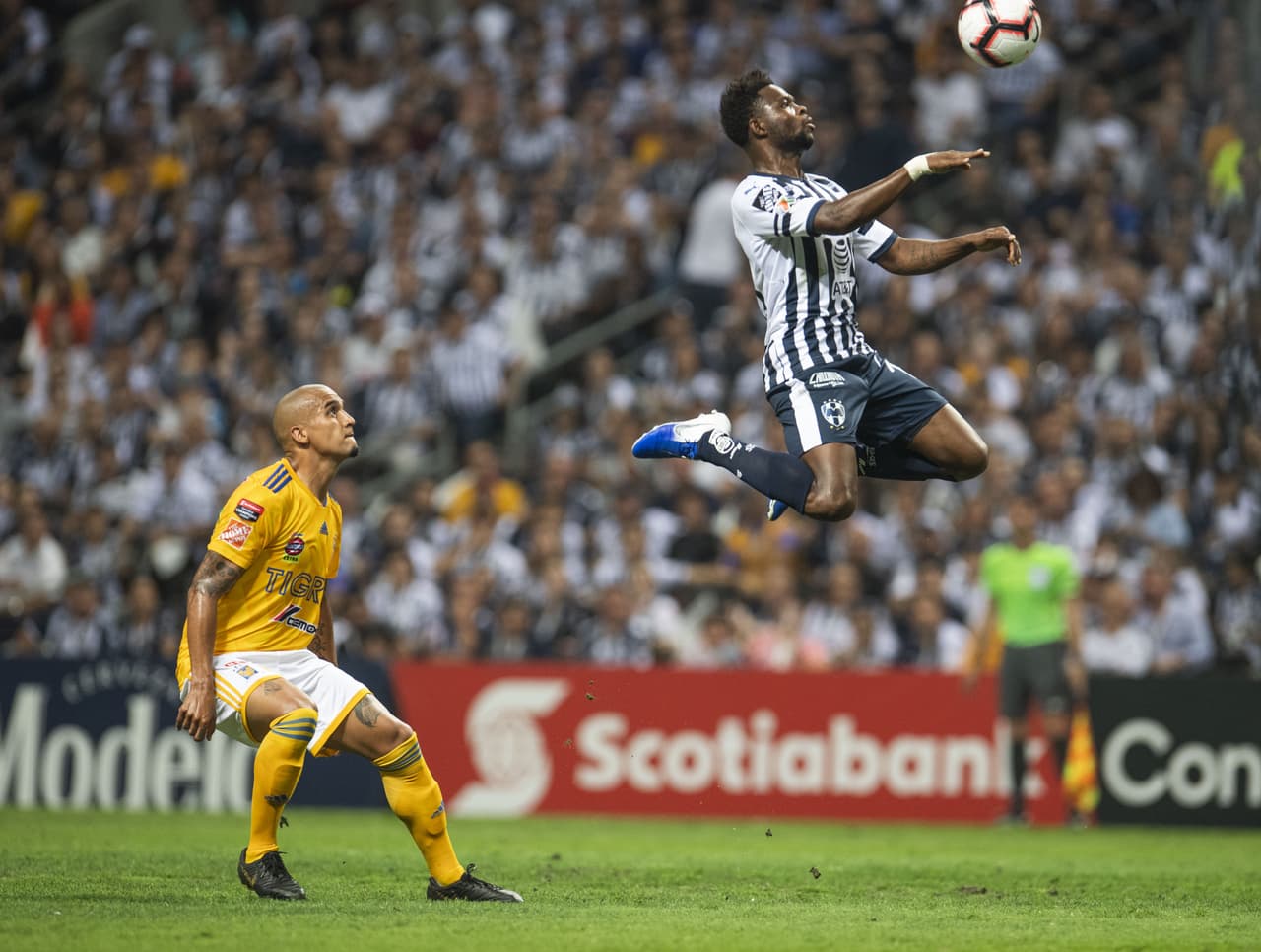 Lo que estaba quedando claro era el gran despliegue físico de ambos equipos en aras de conquistar la copa.