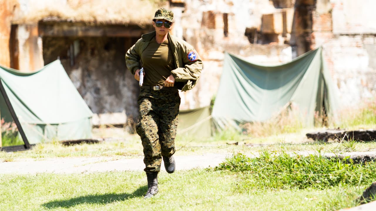 Yolanda
<b> <a href="http://www.univision.com/series/la-piloto/la-piloto-yolanda-se-robo-un-helicoptero-y-escapo-del-cuartel-militar-escena-del-dia-video">aprovechó la llegada de un helicóptero al cuartel para planear su escape perfecto</a></b>.