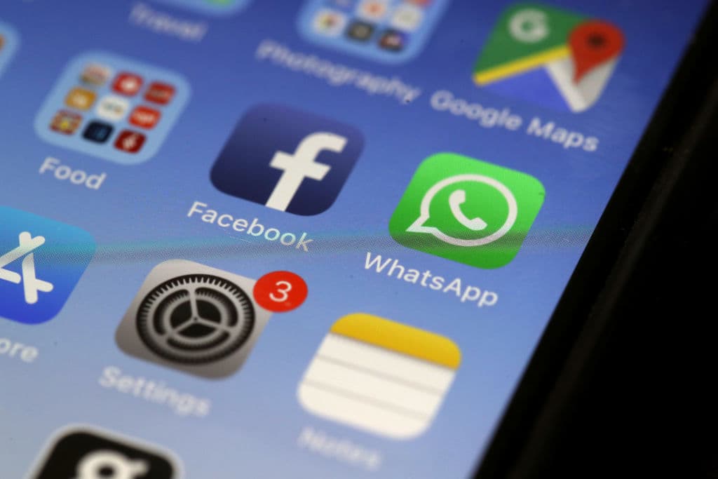 WhatsApp es una de las aplicaciones de mensajería más populares en el mundo y en los últimos días, ha estado trabajando en actualizaciones que tienen que ver con sus funciones de privacidad.