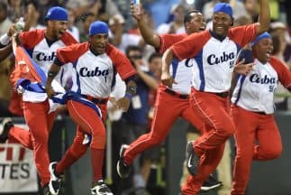 Los Vegueros de Pinar del Río se coronaron campeones de la Serie del Caribe 2015 al derrotar en la final a los Tomateros de Culiacán 3-2.