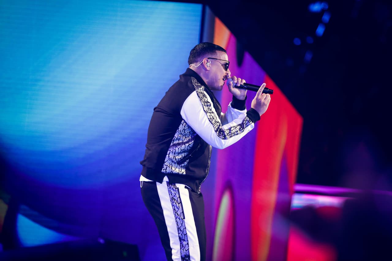 Esa canción desató hace poco el #ConCalamaChallenge, para que los fans mostraran sus mejores bailes. Y en la American Airlines Arena el desafío parecía vigente, pues sus seguidores no pararon de bailar.