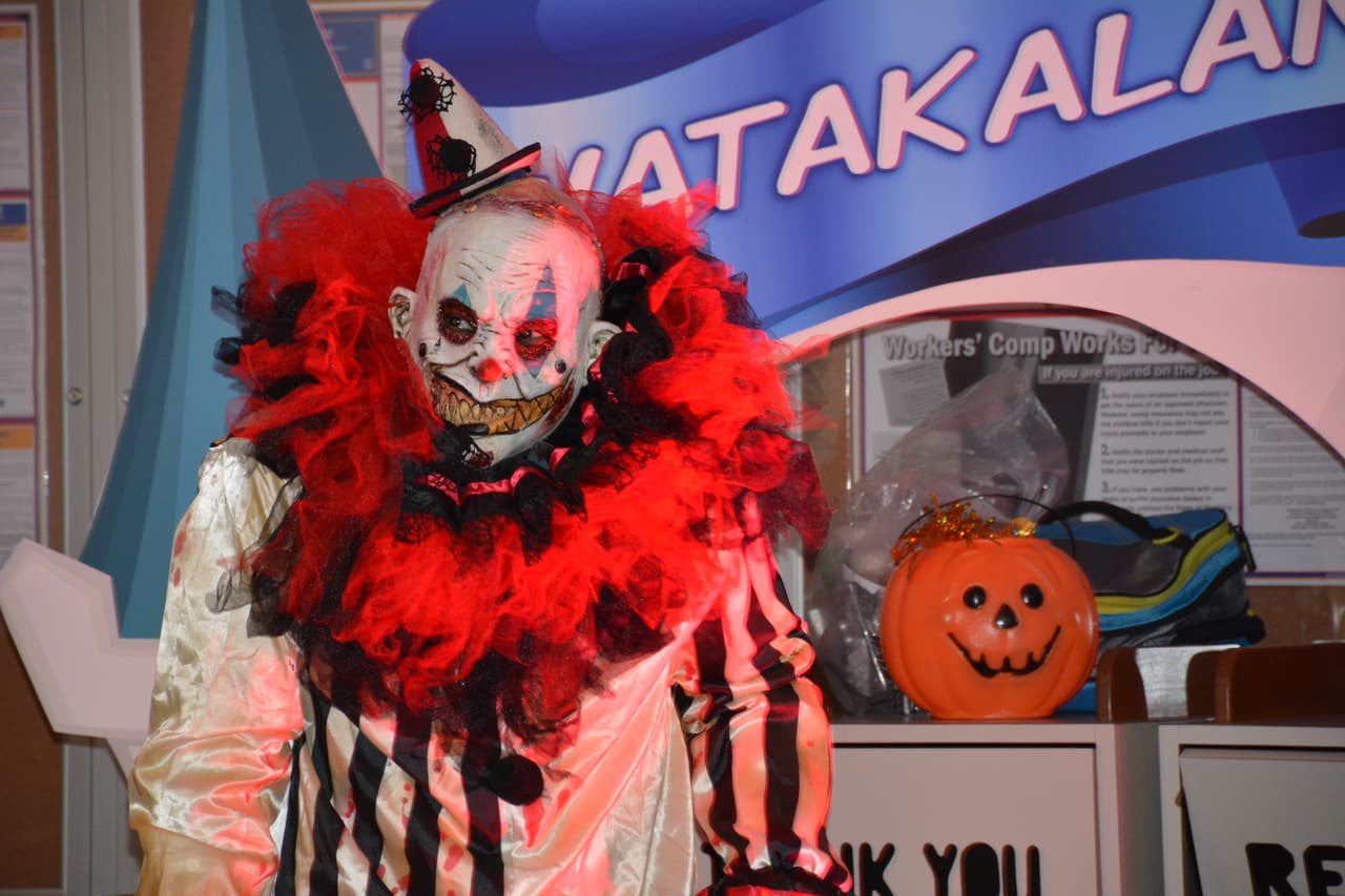 Desde el clásico payaso horrífico hasta los cuentos de hadas, pero con un toque diferente, se celebró el concurso este viernes en las oficinas de Univision en Miami.