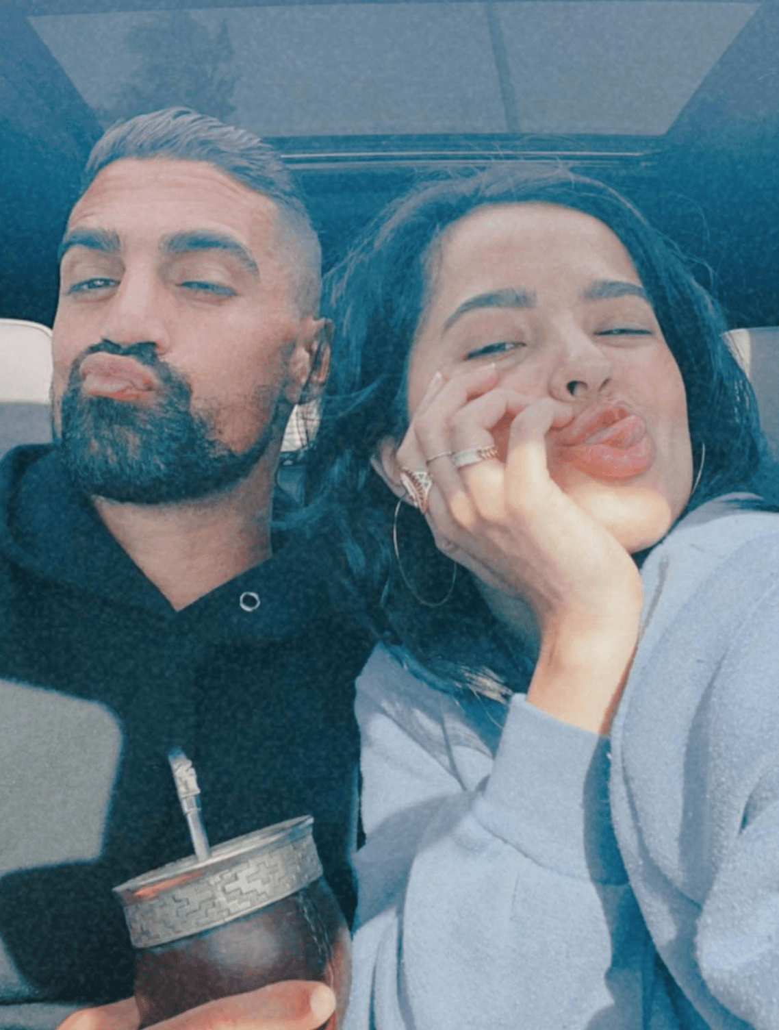 Presumiendo su gran habilidad para el baile, la estadounidense publicó un video bailando junto a Sebastian al ritmo del Grupo con un clásico de la salsa llamado ‘Pajaritos en el Aire’.