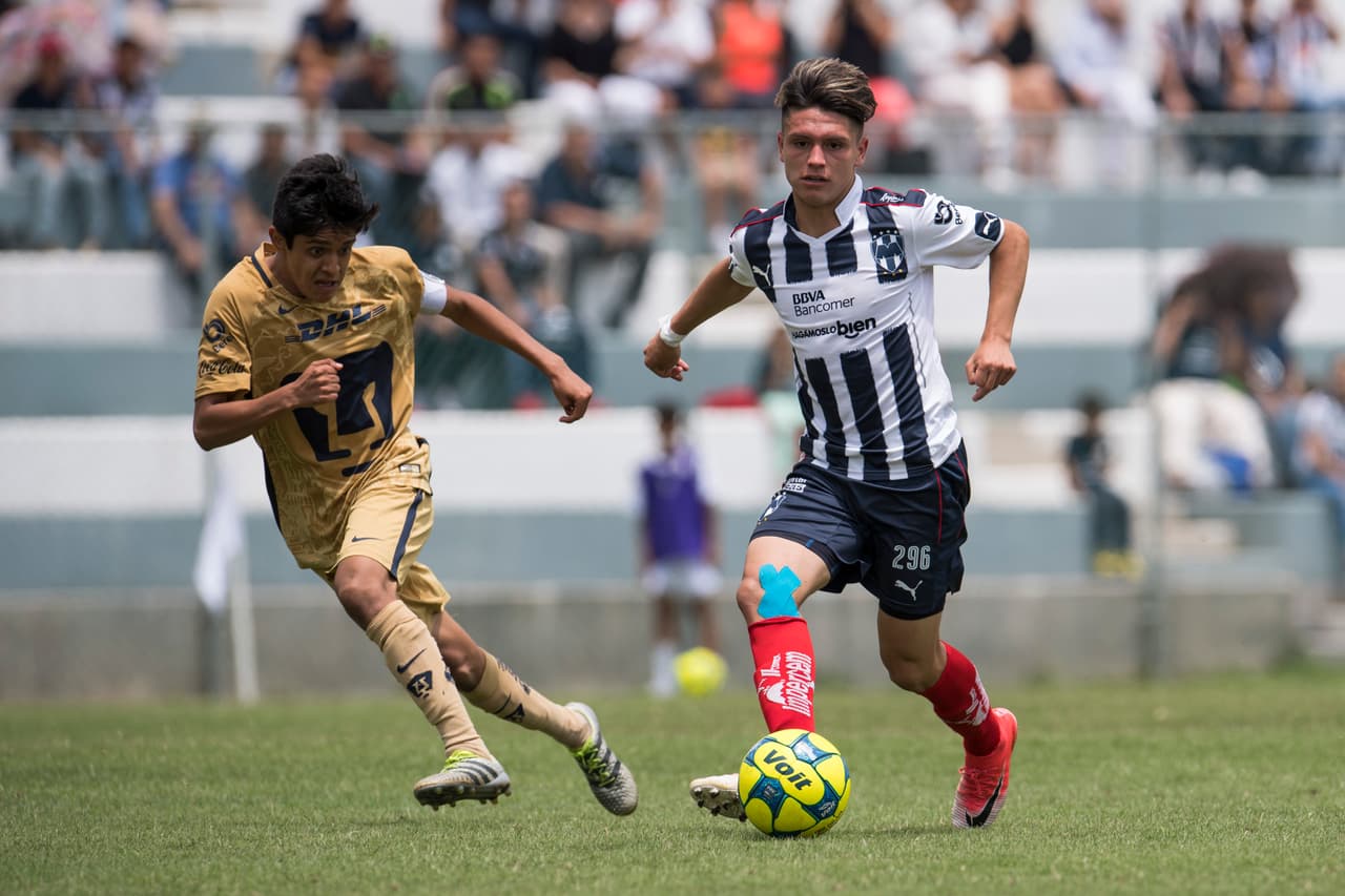 Y en el 2017 representó a los Estados Unidos en la eliminatoria de la Concacaf para el Mundial Sub 20.