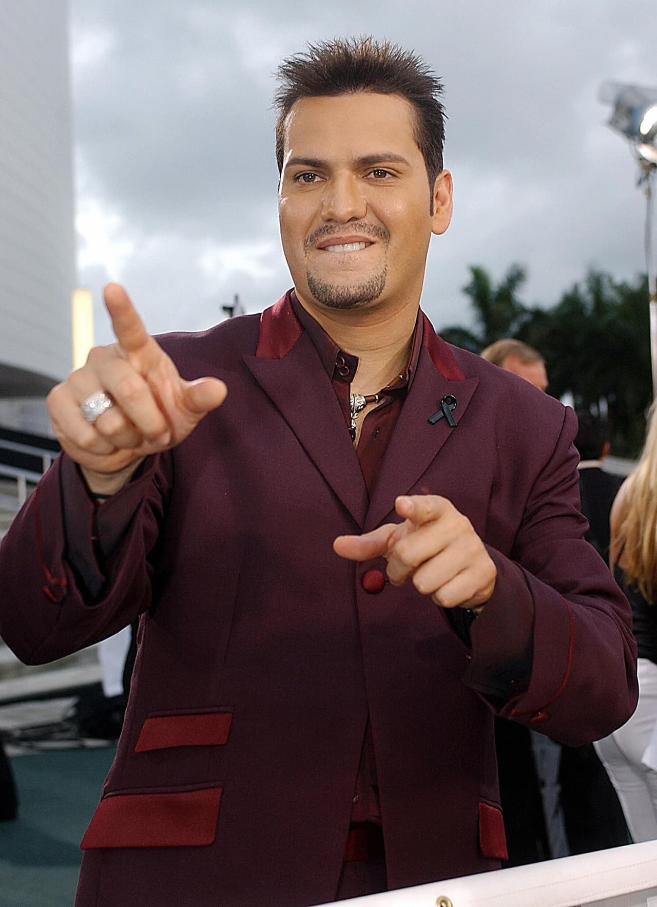 Víctor Manuel Ruiz Velázquez, conocido como Víctor Manuelle, es un cantante puertorriqueño de salsa como también de baladas románticas. Que fue galardonado como Rey del Carnaval en el 2004.