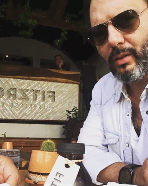 Vivió cuatro años en San Diego, California a finales de la década de los 80 para estudiar la preparatoria, pero regresó a México para dedicarse a la actuación.