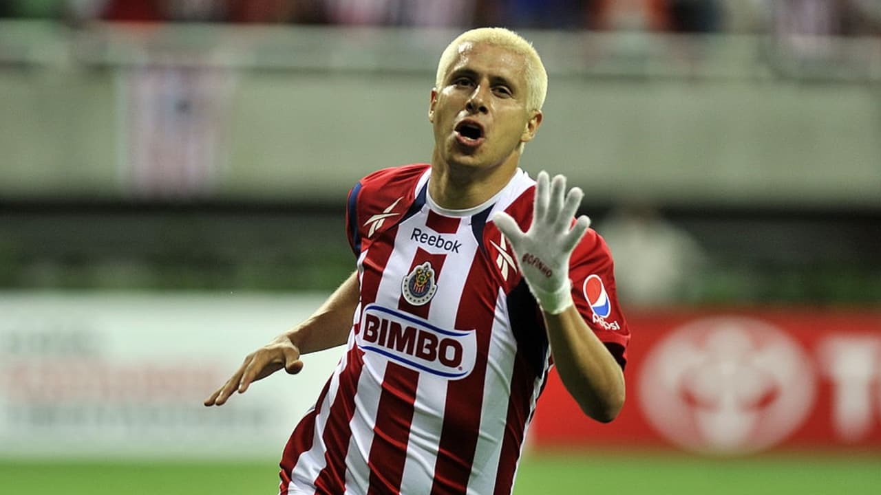 El Bofo ya calienta el Clásico y llama “muerto” a Roger Martínez