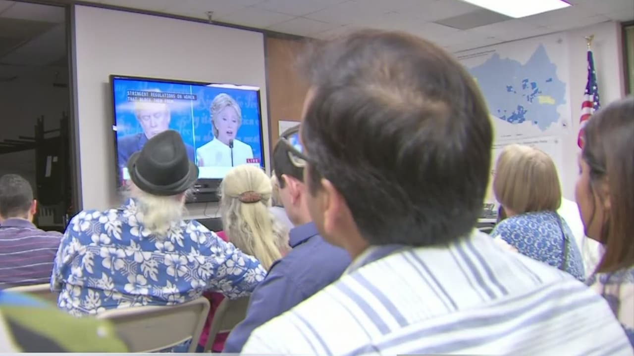 Un grupo mixto de demócratas en Houston siguieron el último debate presidencial y emitieron sus opiniones