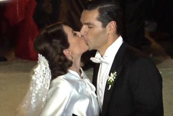 En septiembre de 2011, 
<b><a href="http://www.univision.com/temas/jacqueline-bracamontes">Jacky</a></b> le dio el sí a Martín Fuentes, durando sólo un año de novios, tiempo suficiente para saber que eran el uno para el otro.