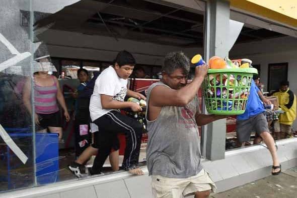 Autoridades en Cabo San Lucas afirmaron plan de seguridad con 'mano dura' condra los saqueos en las zonas devastadas por el paso de Odile. Gobierno de Estados Unido habilitó los siguientes números de contacto para información relativa a ciudadanos americanos extraviados en el área de la península de Baja California en México. Desde U.S. & Canada: 1-888-407-4747 Desde el extragero: 1 202-501-4444 Email: OdileEmergencyUSC@state.gov