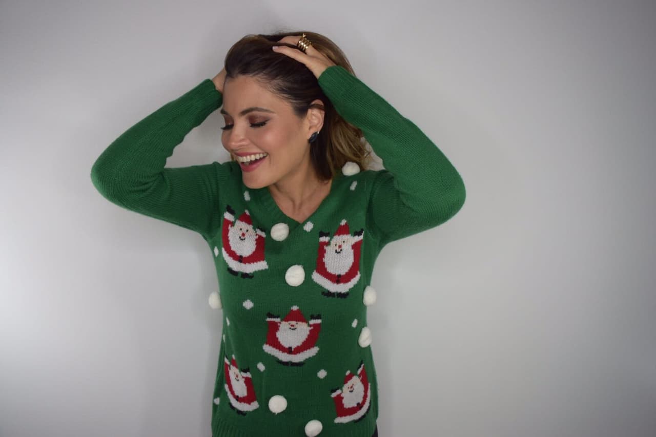 Chiquinquirá Delgado modeló incluso su nueva línea de 'suéteres feos' diseñados para la Navidad.