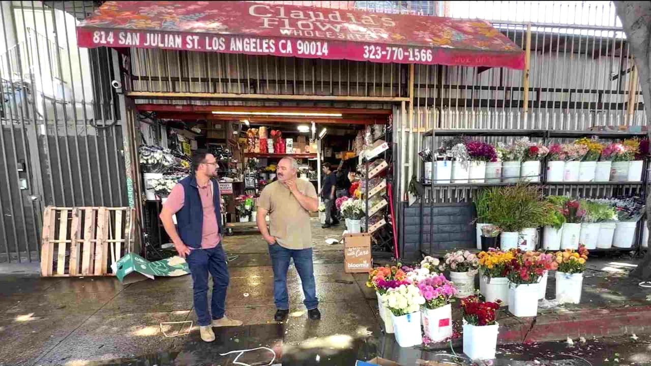 Distrito de las Flores en Los Ángeles: conoce a Pedro Savala, el hombre que las recoge todos los días