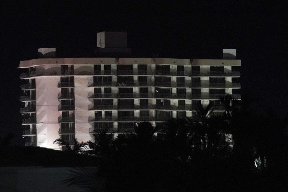 Con la meta de facilitar las labores de búsqueda y rescate de víctimas, y así poder acceder a sitios del 
<a href="https://www.univision.com/temas/derrumbe-de-edificio-en-surfside-miami">edificio que colapsó en Surfside</a> el pasado 24 de junio, las autoridades decidieron hacer una demolición controlada de la parte de la estructura que seguía en pie.