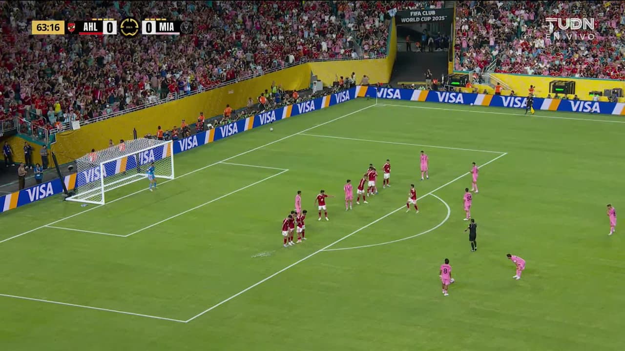 ¡Medio estadio grito gol! Messi sorprende con tiro libre de locura