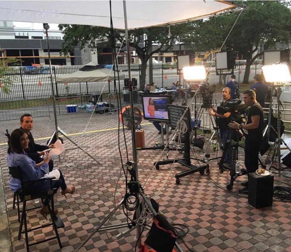 Una segunda persona de 
<a href="https://www.univision.com/shows/despierta-america/toco-afuera-elyangelica-gonzalez-explica-las-medidas-que-se-tomaron-por-dos-casos-de-coronavirus-en-univision-video">Newsport</a>, el edificio de Univision desde el cual transmitimos, dio positivo a coronavirus, por lo que de inmediato se procedió a desalojarlo para su desinfección.