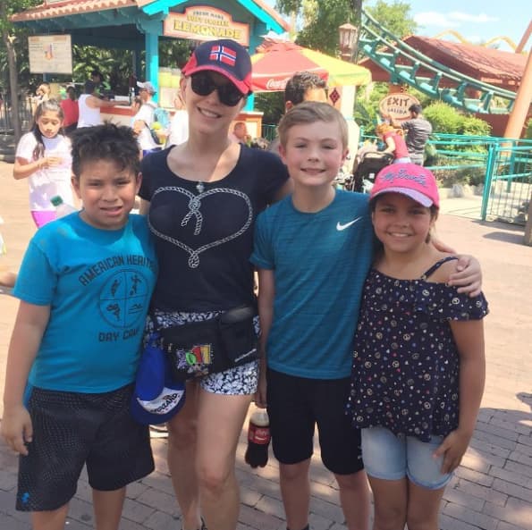 Ahora Laura vive felizmente soltera y considera que "el amor ya lo tiene" con sus cuatro hijos: María y Patricio, sus hijos biológicos; y Ana Sofía y Alex, sus hijos adoptivos.