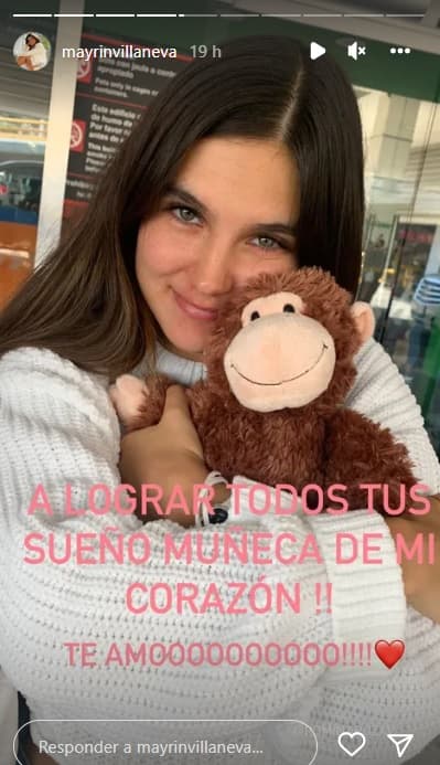 "A lograr todos tus sueños muñeca de mi corazón. Te amo", fueron unas de las palabras que le dedicó Mayrín Villanueva.