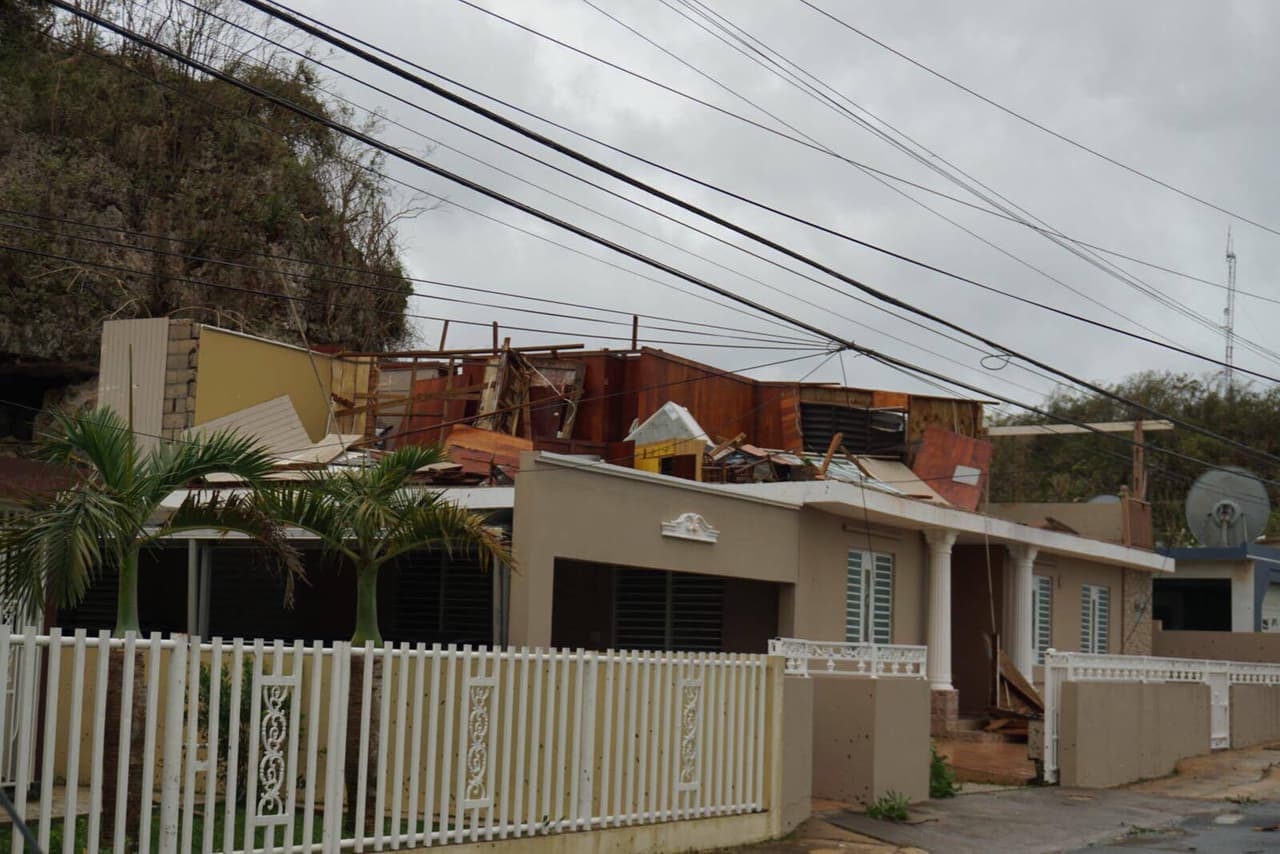 El paso del huracán María por el municipio de Barceloneta dejó inundaciones, casas destruidas y tendido eléctrico derribado.