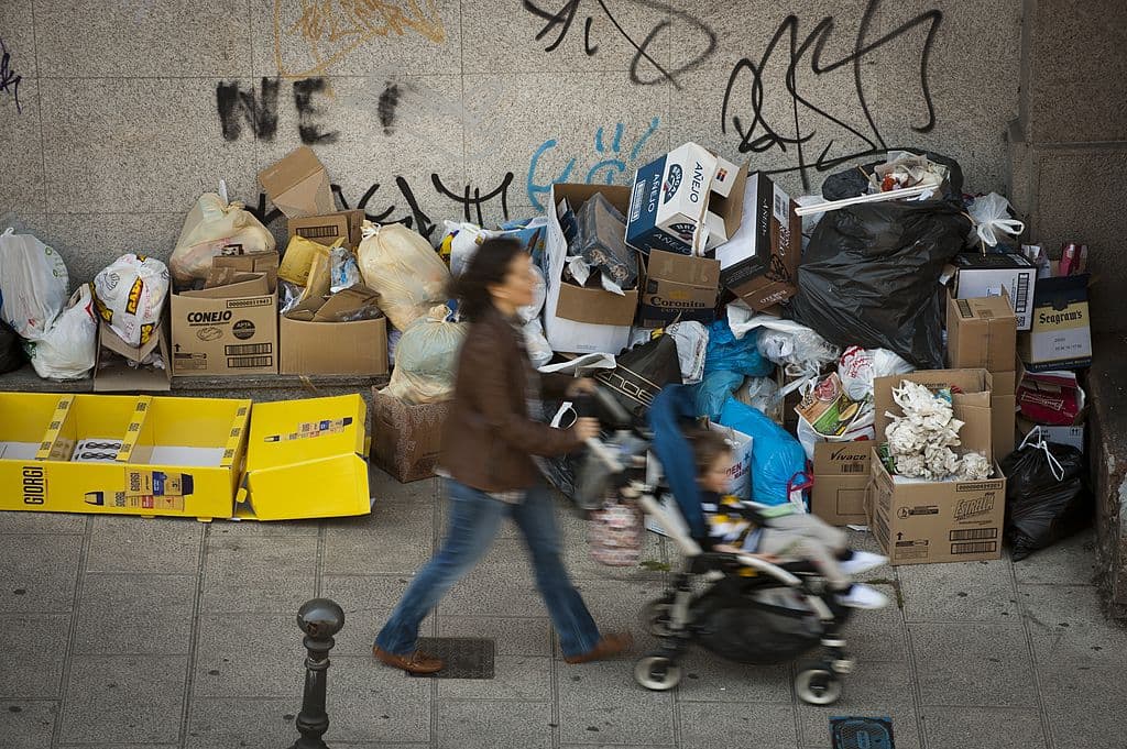 Mujeres denuncian que fueron grabadas mientras orinaban y juez dice que no hubo delito 