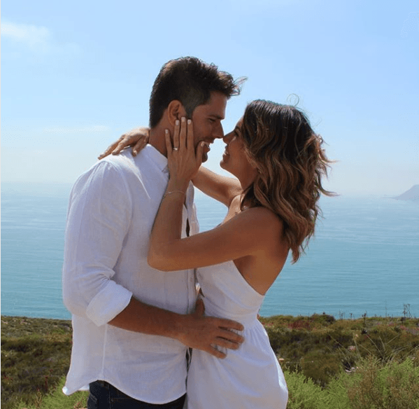 A través de su cuenta en Instagram, Lorenia Martínez publicó esta imagen donde escribió: "la mejor decisión de mi vida!! Mejor hombre no me pudo tocar y yo voy a estar contigo para siempre... gracias por tanto mi amor @yeezus_bvh mil veces sí".