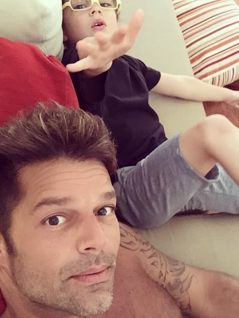 Ricky Martin es un papá ejemplar, sus dos pequeñitos están súper orgulloso de él.