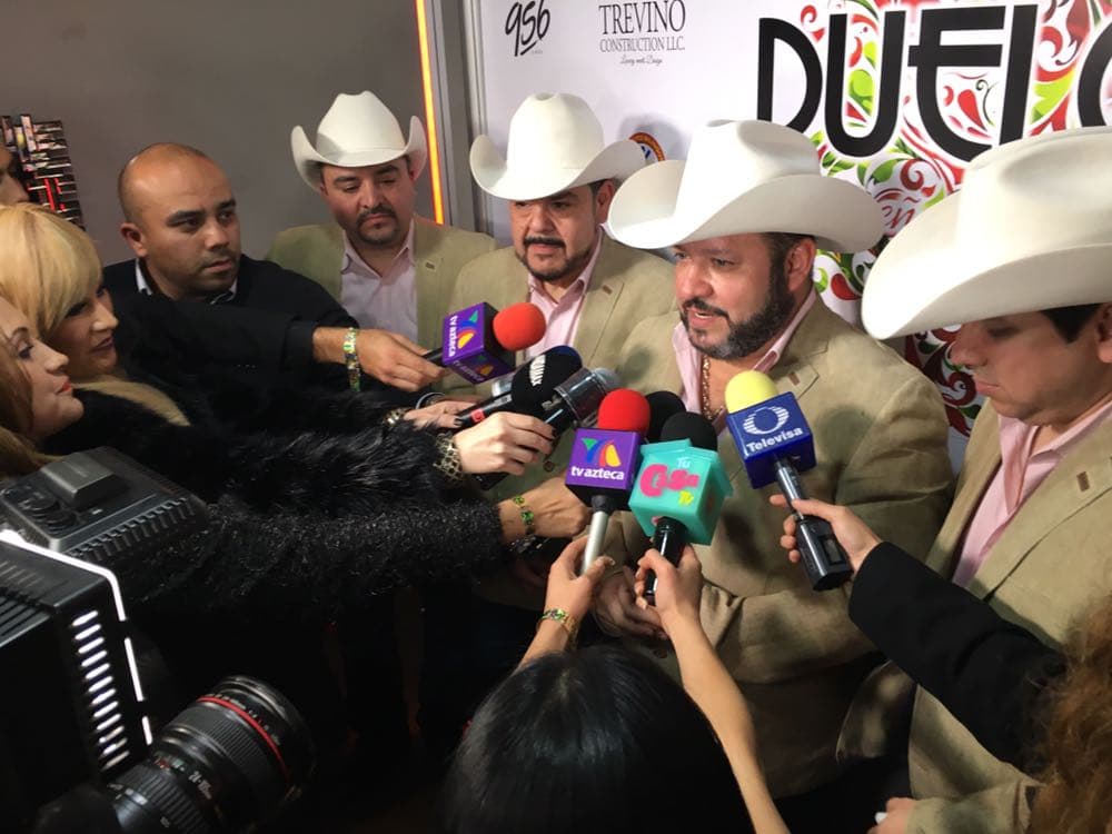 Los integrantes del grupo Pesado formaron parte del elenco de esta posada musical y señalaron que la mejor manera de ayudar a los damnificados y a los niños del hospital St Jude de Houston, Texas es brindar su música a todo el público que acudió y pagó por verlos a ellos y a sus compañeros.