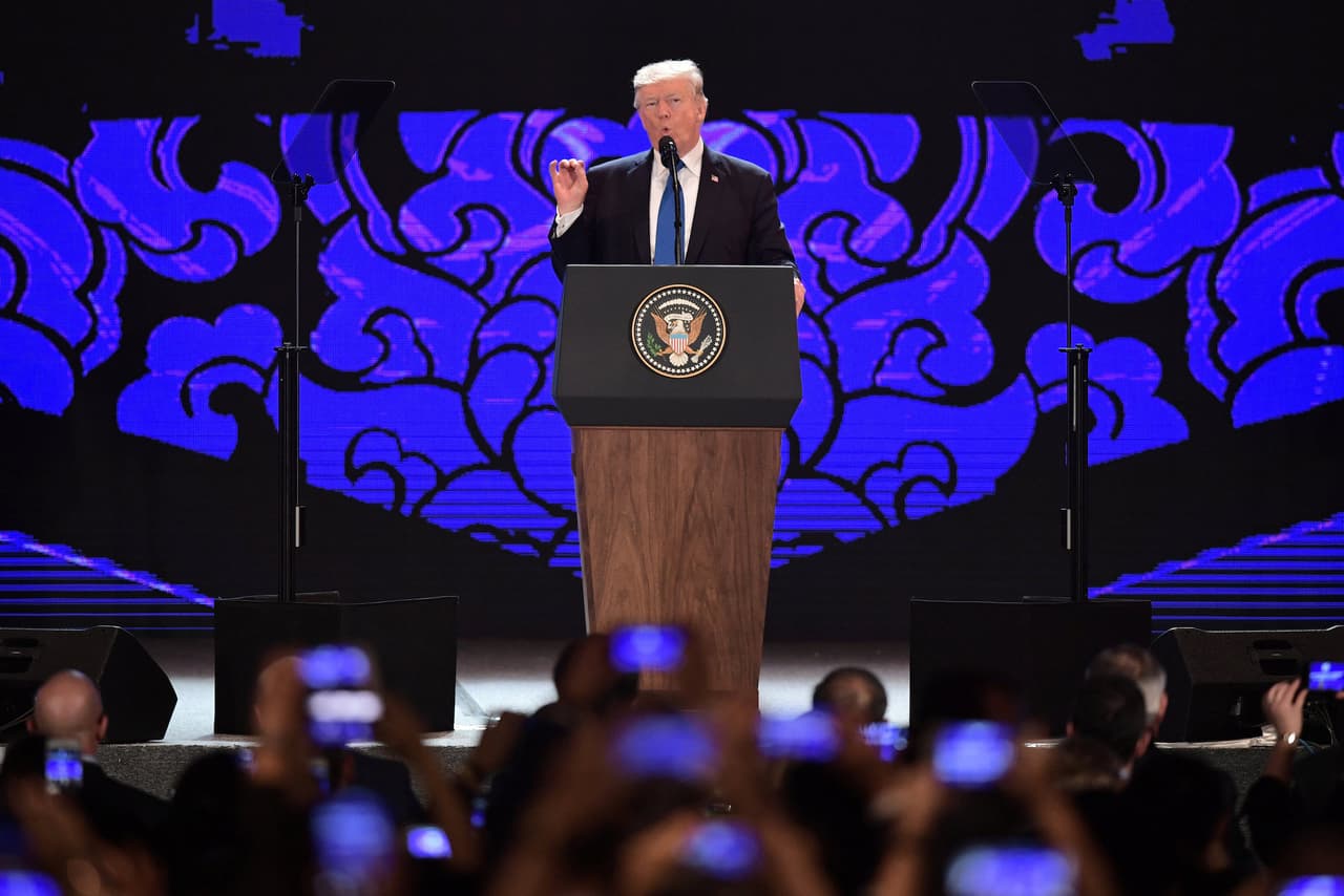 Trump ataca la arquitectura del comercio internacional mientras el presidente chino la defiende