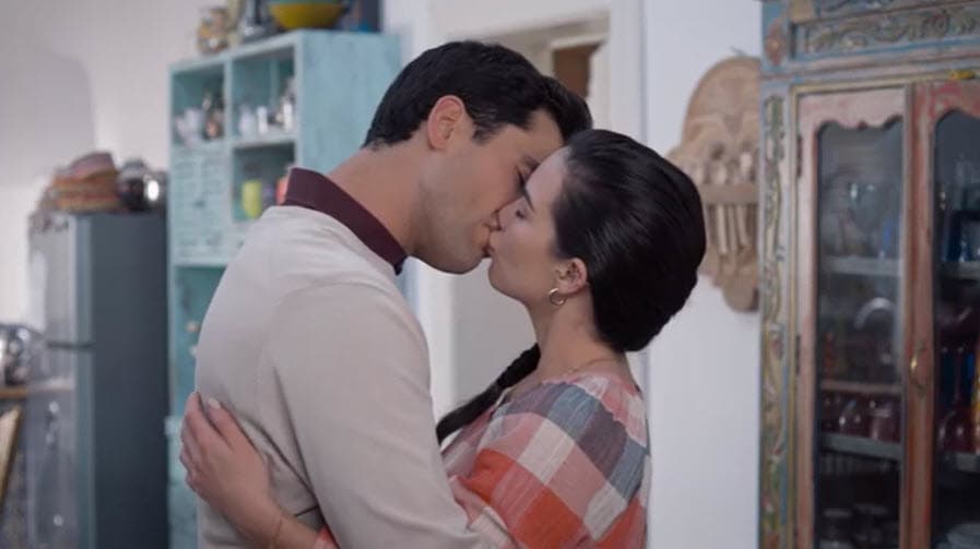 El pasado 6 de julio la propia actriz admitió en una entrevista con 
<b><a href="https://peopleenespanol.com/telenovelas/te-doy-la-vida-quimica-entre-gabriela-y-samuel-traspasa-la-pantalla/" target="_blank">People en Español </a></b>que entre ella y el actor nació una química que a muchos hizo pensar que había algo entre ellos. 
<br>