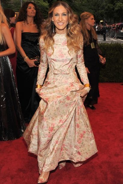 Peros sus ingresos no sólo están formados por su salario como actriz, también por las regalías que le paga HBO por "Sex and the City" y sus perfumes vendidos como "NYC" y "Lovely"; además recibe un dinero extra por anunciar productos de la marca Garnier.