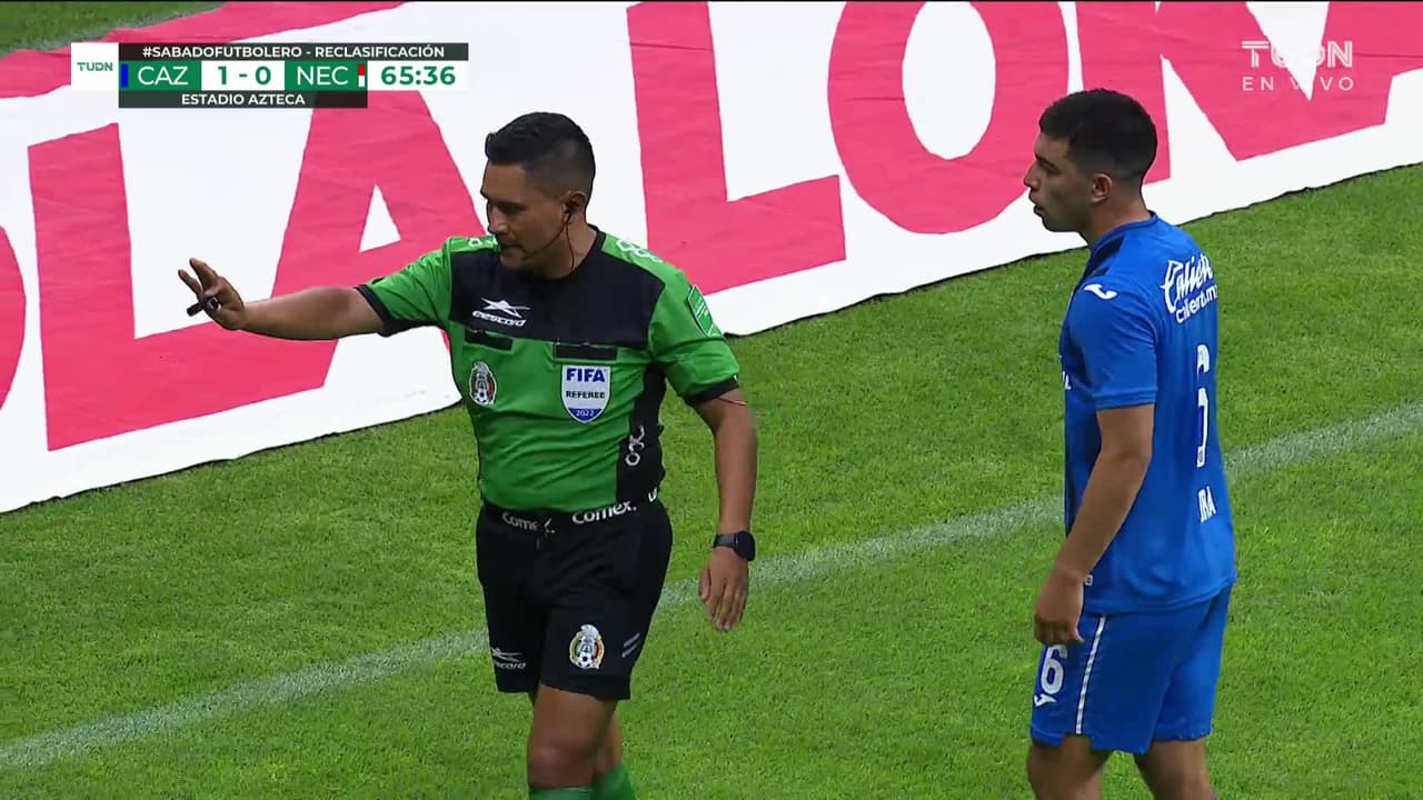 ¡CERCA! Fernando González disparó que se estrella en el poste.