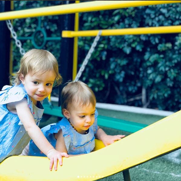 A Osvaldo le gustó mucho la experiencia de ser padre por partida doble: "Disfruto mucho cómo conviven entre ellas y es que normalmente los niños crecen solitos y solo conviven cuando es momento de que vayan a la guardería, a la escuela o en un parque, pero en este caso es distinto, porque desde pequeñas ya conviven, se analizan, aprende una de otra".