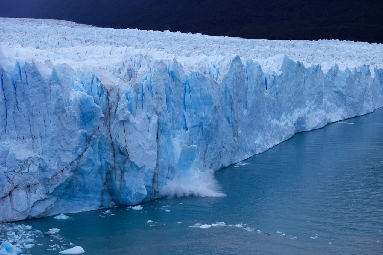 Un tercio de todos los glaciares situados en zonas protegidas por la UNESCO están en camino de derretirse para 2050, según un nuevo estudio difundido esta semana por la organización. El diagnóstico es sombrío: aun si se comenzaran a reducir las emisiones para 
<a href="https://www.univision.com/noticias/siete-verificaciones-dia-internacional-contra-cambio-climatico">paliar los efectos del cambio climático</a>, varios de los glaciares más famosos del mundo corren el riesgo de desaparecer.