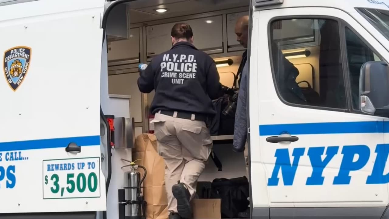 Al arribo de las autoridades, el novio de Carlin Ramírez y otra persona se encontraban dentro del apartamento. 
<b>La pareja se encuentra bajo custodia policial, pero aún no es vinculado al crimen</b>, sino que está siendo cuestionado en el cuartel 44, detalló nuestro reportero Rolman Vergara.