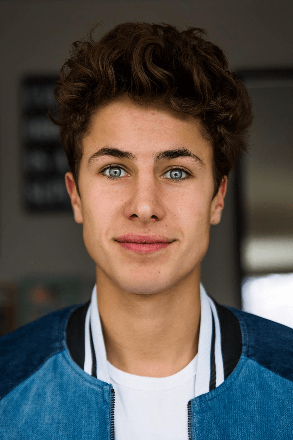 El cuarto y último juez de esta temporada de Pequeños Gigantes es el influencer Juan Pablo Zurita. Cabe mencionar que antes de darle el sí a la producción, la celebridad de internet retó a Galilea Montijo a lanzarse en paracaídas como condición para unirse al jurado.