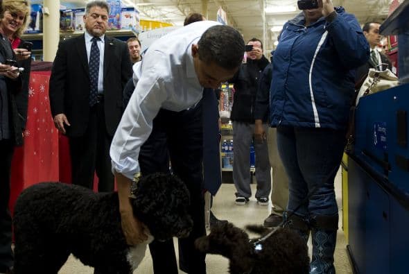 El mandatario se hizo acompañar de la mascota de la familia, el perro Bo.