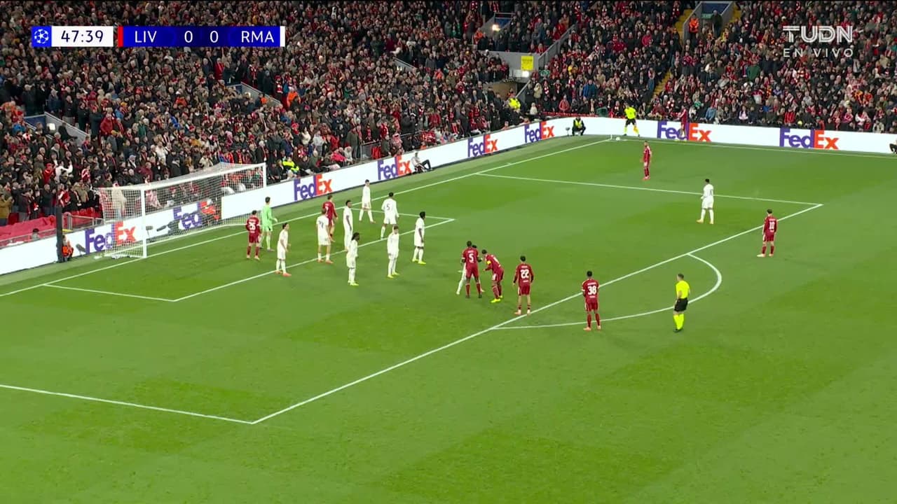 ¡TIRO ATAJADO! disparo por Hugo Ekitiké.