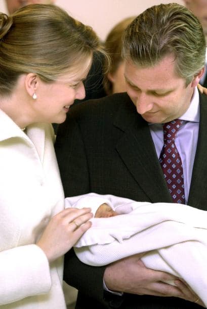 Elisabeth de Bélgica es la heredera al trono de su padre, Felipe, el rey de los Belgas. Tiene 12 años y es la mayor de cuatro hermanos.Además de su formación real, asiste al colegio y toma clases de danza. Sus padres han procurado que su vida pública sea limitada, sin embargo toma su papel ocasionalmente y siempre deja una buena impresión.Comparte mucho tiempo con sus padres y hermanos en actividades muy familiares.